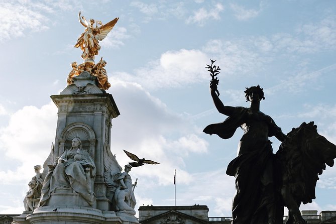 Changing of the Guard Guided Walking Tour Semi-Private 12ppl Max - Trafalgar Square to Admiralty Arch: Napoleonic Victory Meets Everyday Politics