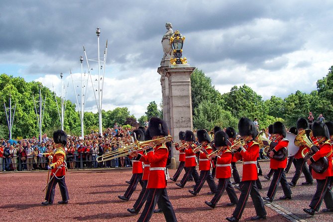 Changing of the Guard Guided Walking Tour Semi-Private 12ppl Max - How Semi-Private Groups Keep the Changing of the Guard Enjoyable