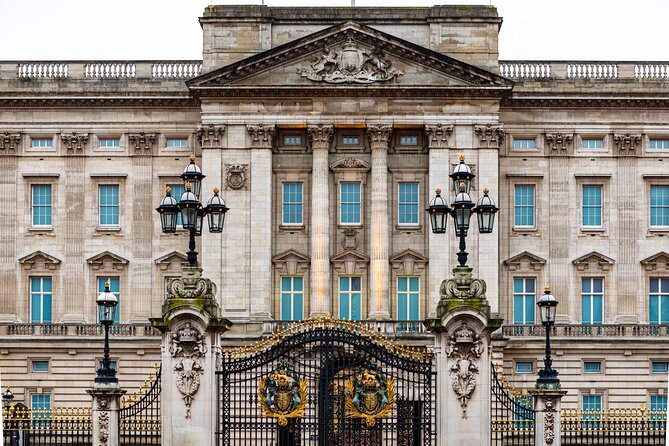 Changing of the Guard Walking Tour - Stop 3: Horse Guards Parade at Whitehall, Rain or Shine Watching
