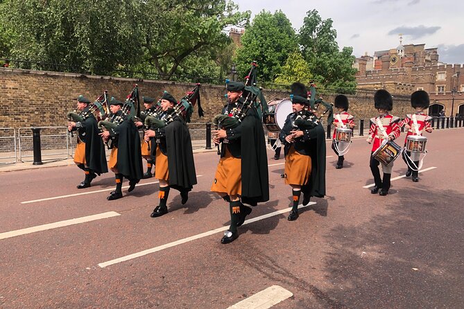 Changing of the Guard Walking Tour - Stop 4: Buckingham Palace Exterior, and Why You Skip the Forecourt