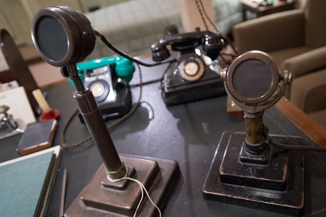 Churchill War Rooms "Behind The Glass" and Private Car Tour - Westminster route, not just photos of Big Ben