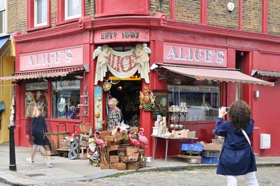 Colourful Notting Hill Photography Tour - Price and value: $337 per group up to 6
