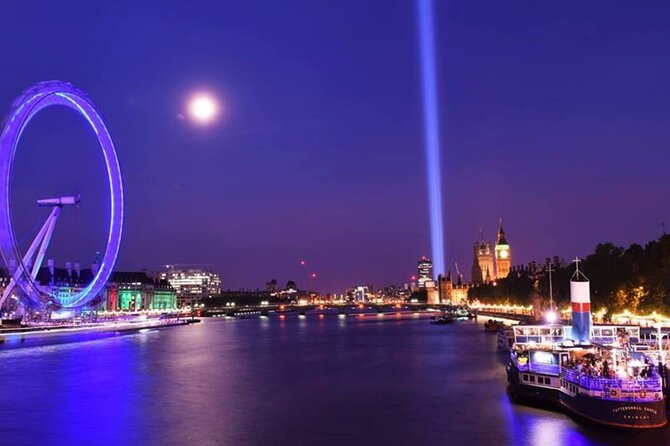 Comedy Night on The River Thames - Drinks and staff: the calm that makes the laughs hit harder