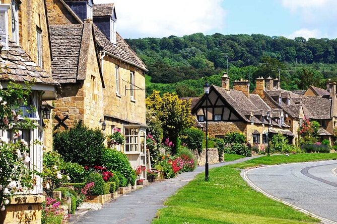 Cotswolds Countryside Tour by Coach: Villages, Views, and Lunch - A London-to-Cotswolds coach day that’s built for comfort