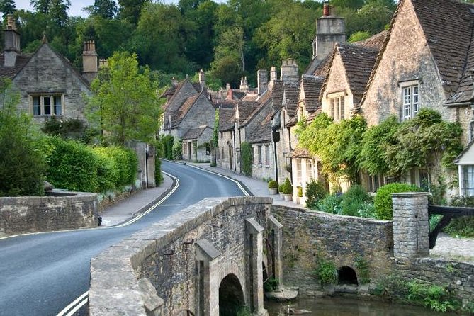 Cotswolds Day Trip from London with Optional Village Lunch - The Real Secret Sauce: Guides Who Make the Coach Ride Worth It