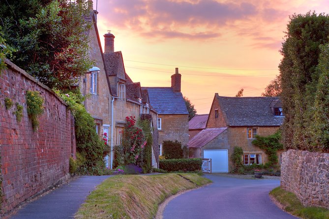 Cotswolds Small Group Tour from London - On Board Comfort: Wi-Fi, USB Charging, and Headsets You Will Actually Use