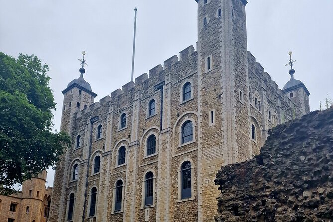 Crown Jewels Royal Secrets Scandals and Tower of London Tour - Yeomen Warders (Beefeaters): the photo moment that feels real