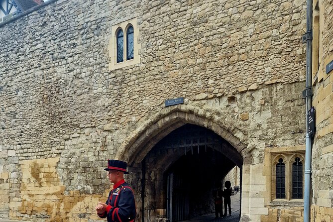 Crown Jewels Royal Secrets Scandals and Tower of London Tour - Royal secrets and scandals: why the stories feel more than dramatic