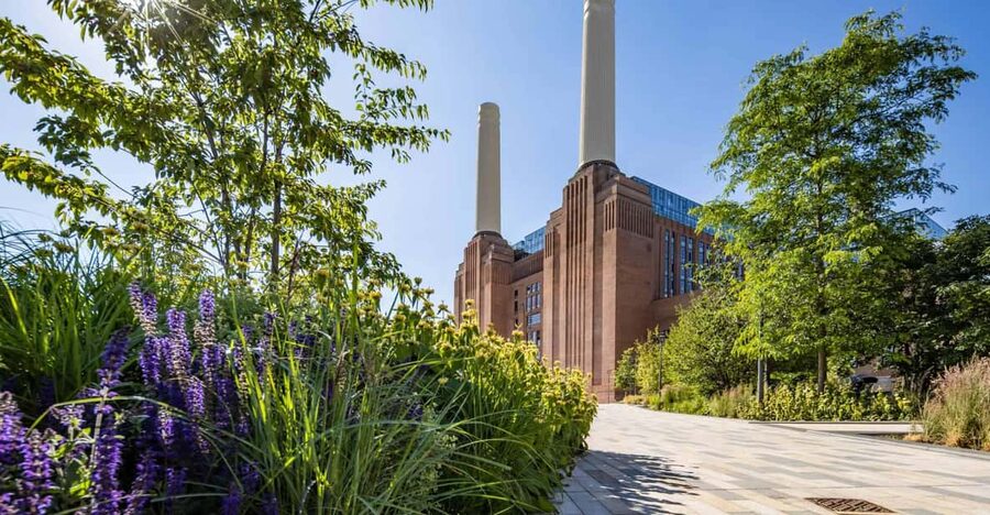 Destination London: E-Bike Tour - Starting at 74 Kennington Rd, getting confident on the e-bike