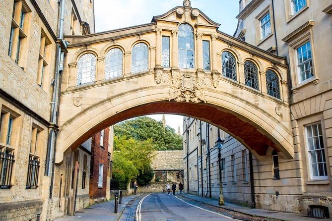 Discover Oxford and Cambridge with Guide from London by Coach - Coach Time: Long, But Usually Productive