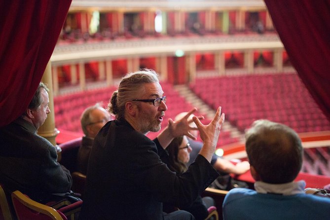 Discover the Secrets of Whitehall - Trafalgar Square: lions, Charing, and quick city transformations