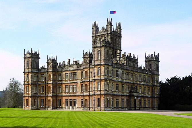 Downton Abbey & Highclere Castle Tour from London, with Oxford - Bampton Village and St Mary’s Church: Downton Abbey Footsteps Without the Green Screen