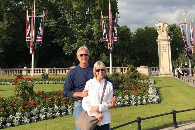 Downton Abbey London Filming Locations: Private Half-Day Tour - West End and gossip stoplights: Piccadilly Circus and the Criterion Theatre