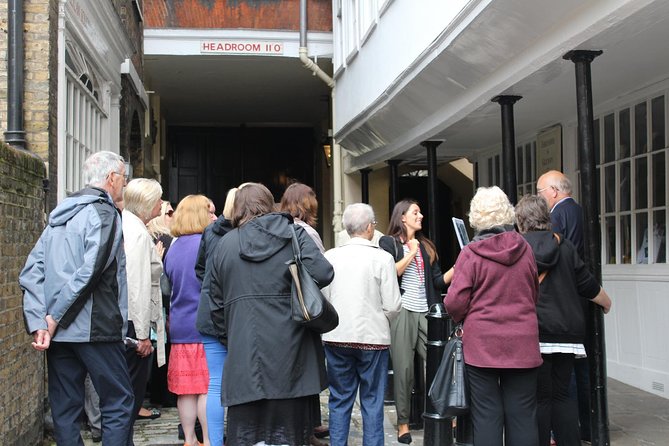 Downton Abbey London Walking Tour - Stop 3 near Buckingham Palace: character moments outside the Crawleys London residence
