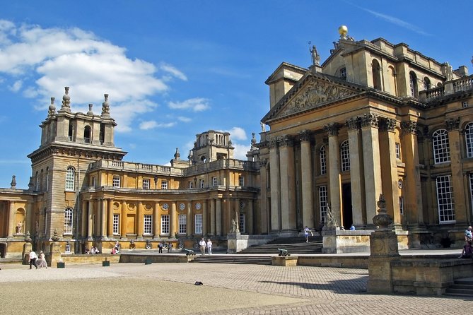 Downton Abbey sites, Cotswolds and Blenheim Palace from London - Cogges Manor Farm: a farm stop with real Downton texture
