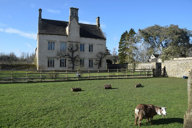 Downton Abbey Town and Country Tour from London by Private Black Taxi - Stop 1: Cogges Manor Farm, the Yew Tree Farm setting in Series 4 and 5
