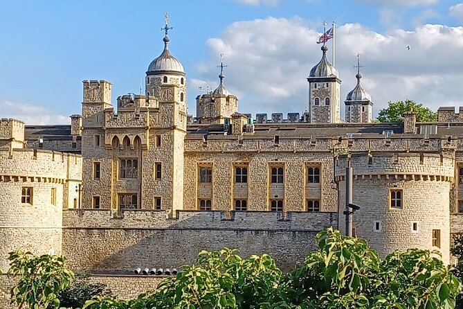 Easy Access Tower of London Crown Jewel Torture and Executions - Timed entry at the Tower, so your day starts on time