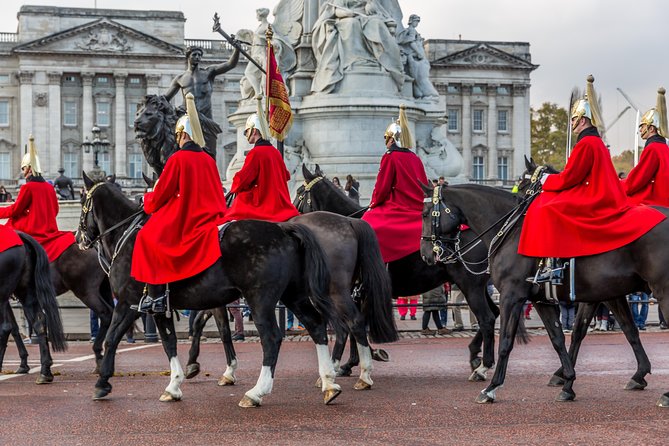 Essential London: Must-Sees and Hidden Gems (Private Tour) - Parliament, Big Ben views, and the journalist TV-shot angle