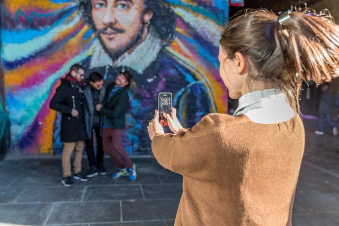 Essential London: Must-Sees and Hidden Gems (Private Tour) - Coronations since 1066 and modern royal wedding stories at the church exterior