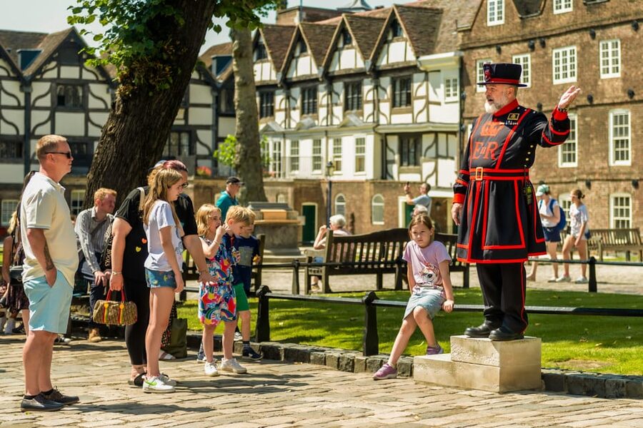 Exclusive Beefeater Meet & Greet at the Tower of London - What makes this Beefeater meet-and-greet feel truly exclusive