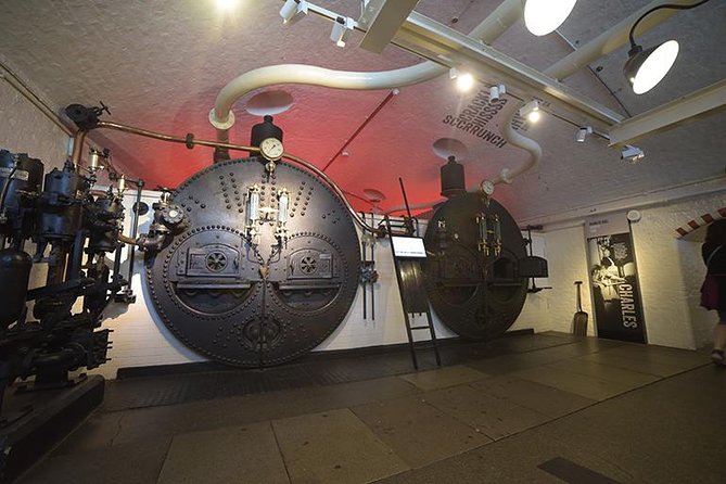 Explore Tower Bridge & London's Top 30 Landmarks Tour - St Paul’s and Wobbly Bridge: getting the dome in one smart move