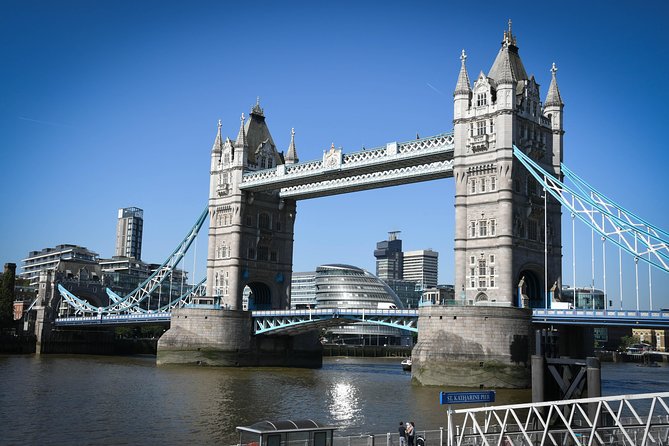 Explore Tower Bridge & Westminster Walking Tour - Start at The Ritz: Green Park and Buckingham Palace Views