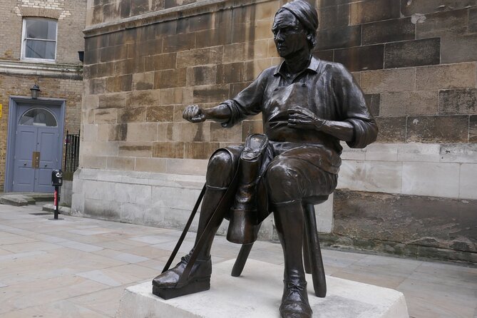 Fashion History Walking Tour in London - Stop 2: St Paul’s Cathedral area and how clothing shows up in public spaces