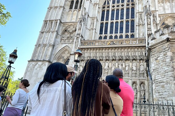 Fast Access Westminster Abbey Private Tour with a London Blue Badge Guide - Family-friendly pacing and how guides keep big groups moving