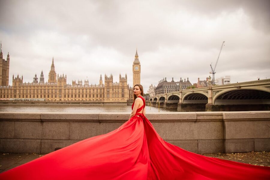 Flying dress professional photoshoot with pro photographer - Private photographer attention and posing help that keeps you comfortable