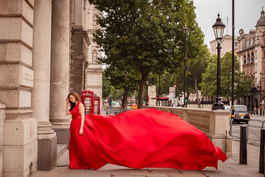 Flying dress professional photoshoot with pro photographer - Who should book this flying dress session, and who should skip