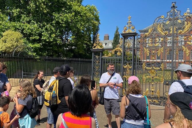 Freddie Mercury and Queen. The London tour - Walking Pace, Photo Time, and What to Wear
