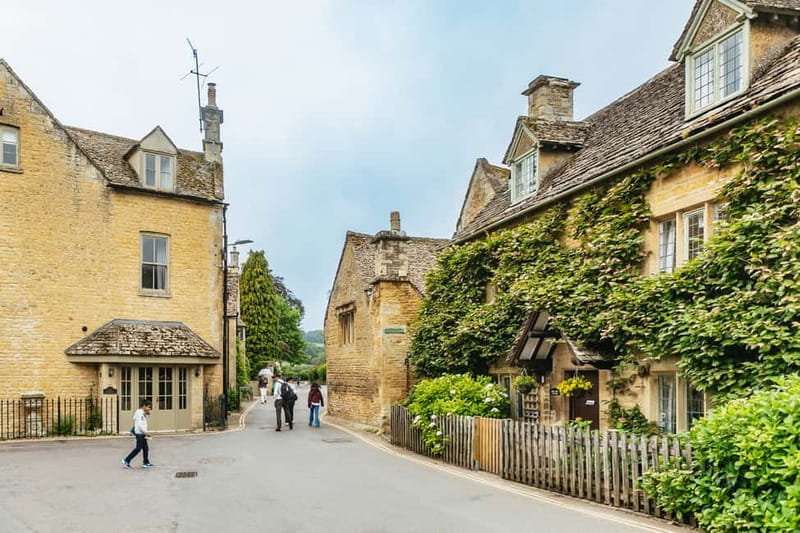 From London: Cotswolds, Blenheim Palace & Downtown Abbey - Guides, headsets, and what makes the experience feel smooth