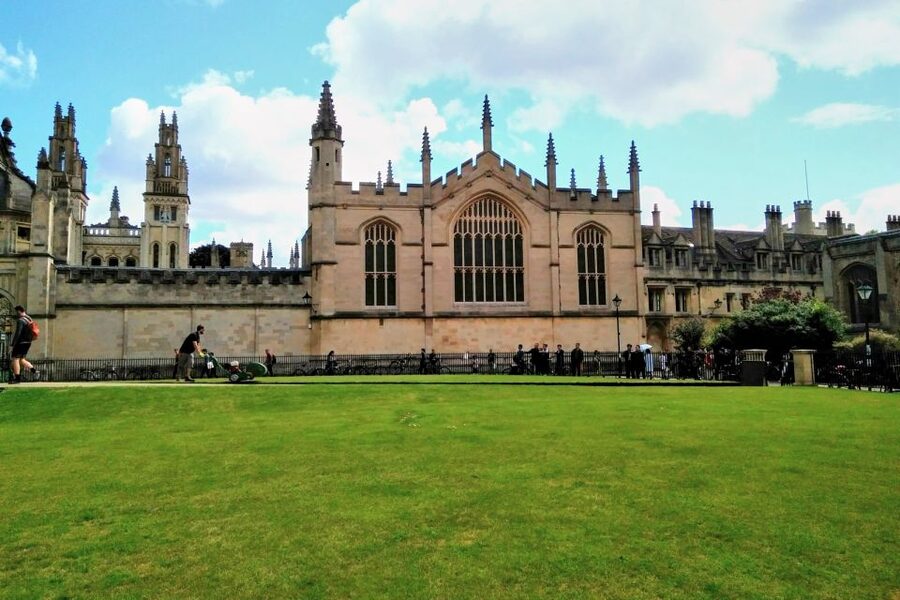 From London: Day Trip to Downton Abbey, Oxford and Bampton - Oxford on foot: the university city part you actually feel
