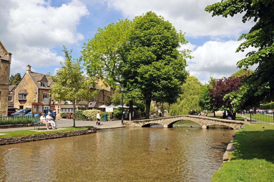 From London: Full-Day Cotswolds Small-Group Tour - The Minibus Ride: Country Lanes, Air-Conditioning, and Real-Time Stories