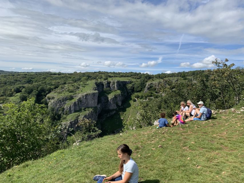 From London: Glastonbury and Cheddar Gorge Guided Day Trip - Wells on the way: the quick cathedral city moment