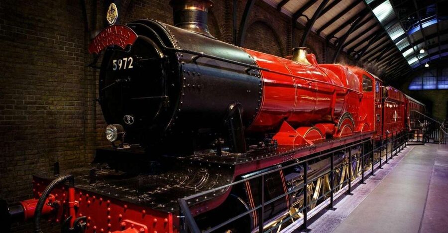 From London: Harry Potter Family Package with Transfers - Great Hall and Dumbledore’s Office: The Family Photo Stop