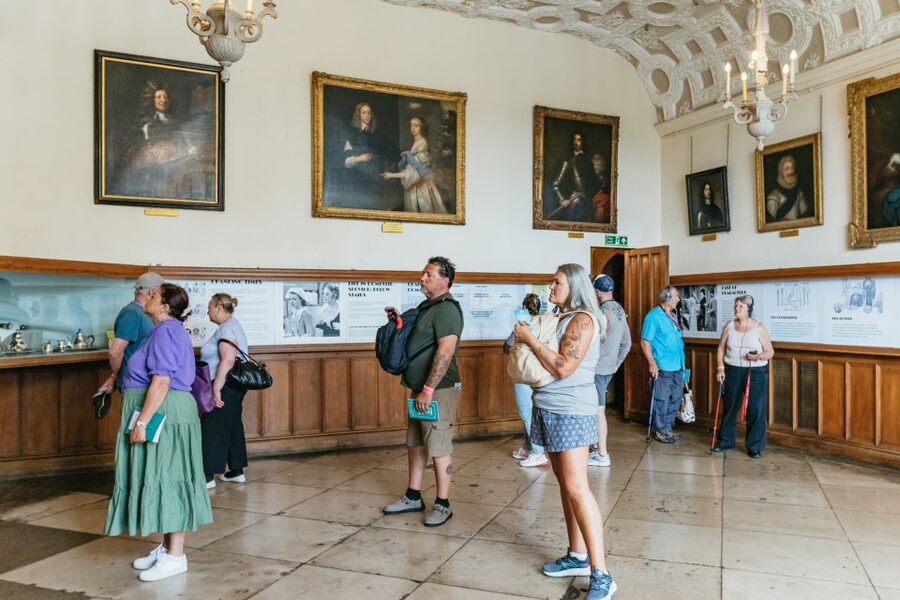 From London: Leeds Castle, Canterbury Cathedral & Dover - Dover White Cliffs photo stop, plus time to sense the place