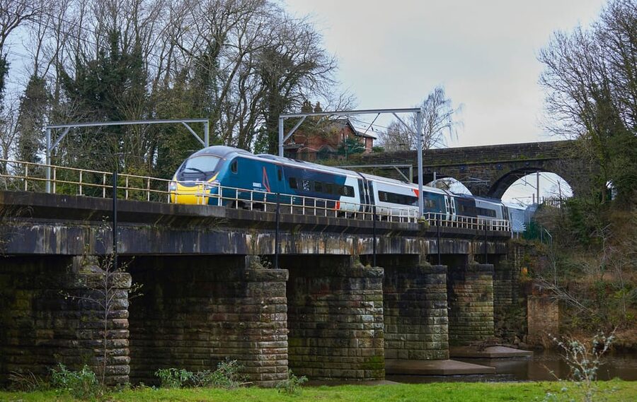 From London: North Wales, Snowdonia & Caernarfon Castle Tour - Meeting your driver-guide in Manchester and setting expectations