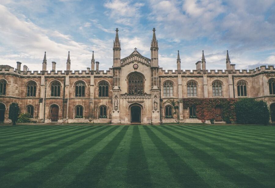 From London: Oxford and Cambridge Guided Day Tour - Oxford on foot: the Dreaming Spires tour makes the city click