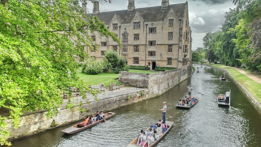 From London: Oxford and Cambridge Guided Day Tour - Cambridge free time: explore, shop, and choose your vibe