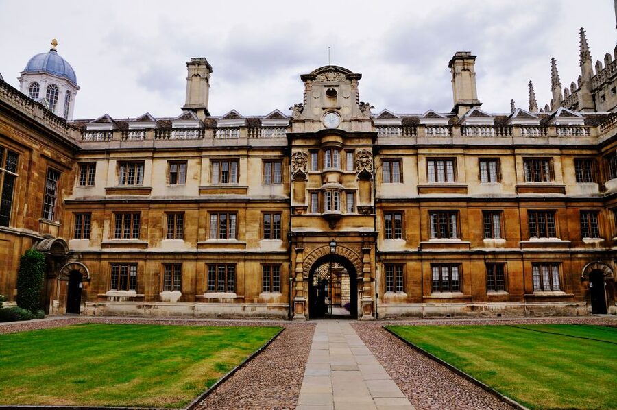 From London: Oxford & Cambridge Day Tour - Oxford on Foot: Dreaming Spires, Courtyards, and the Bodleian Library