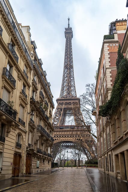 From London: Paris by Rail with Sightseeing Bus and Cruise - The Seine cruise and Pont Neuf: why this pairing works