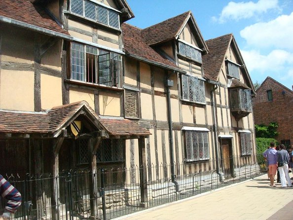 From London: Shakespeare's Stratford-upon-Avon Day Trip by Coach - Price and value: what $122.92 buys you
