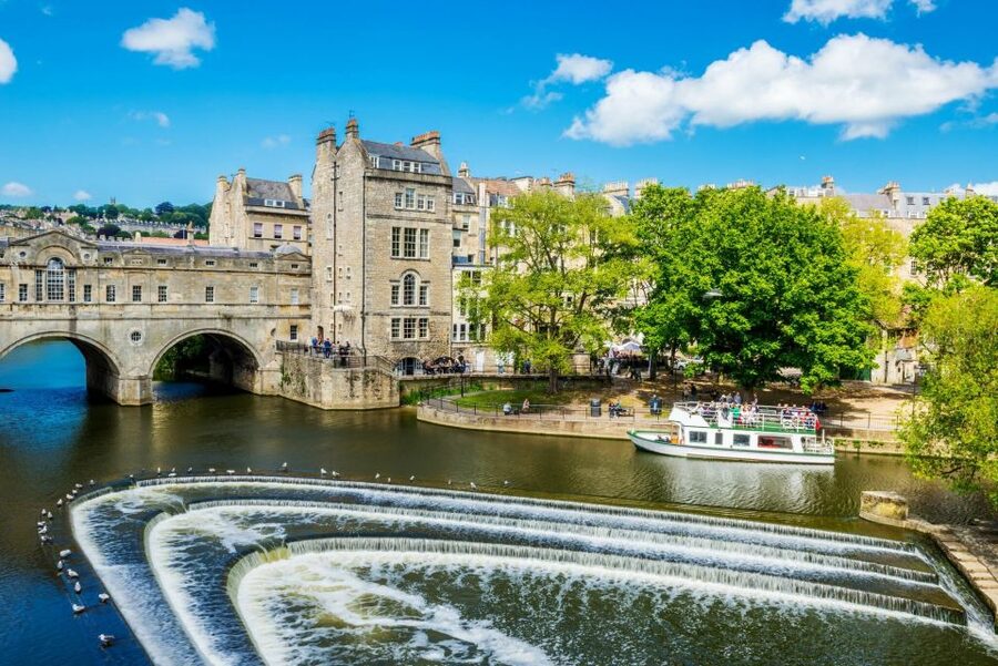 From London: Stonehenge and Bath Full-Day Tour - Meeting Point at Victoria: Getting on the Coach Without Stress