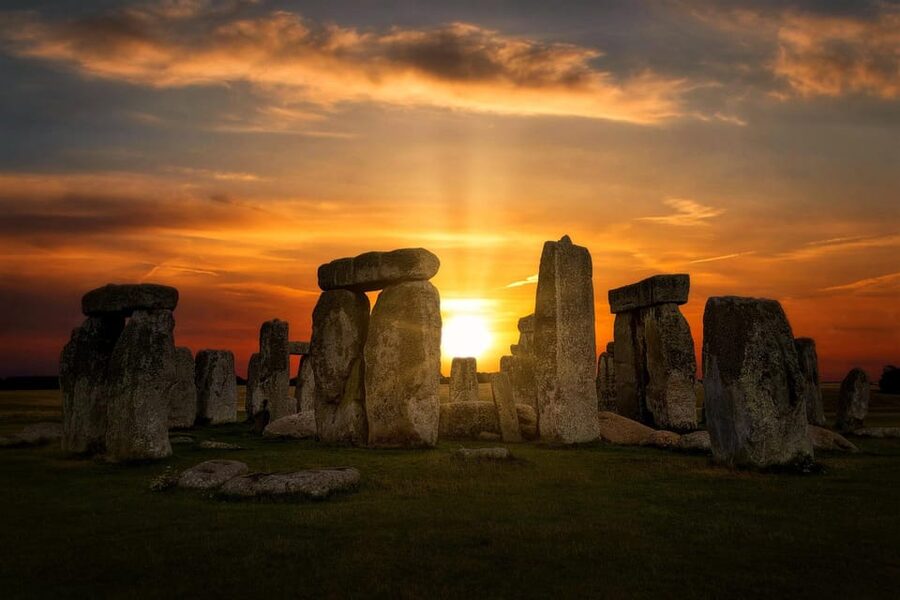 From London: Stonehenge Day Trip with Audioguide - Stonehenge Arrival and 3 Hours to Walk the Stones on Your Own