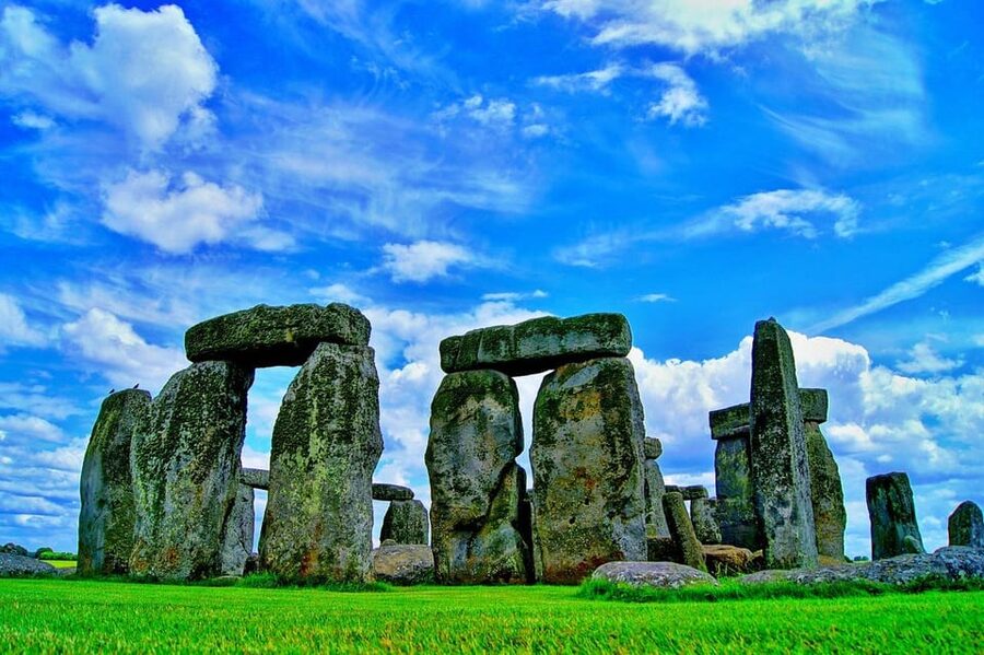 From London: Stonehenge Day Trip with Audioguide - Air-Conditioned Coach, WiFi, and the 1.5-Hour Ride Out