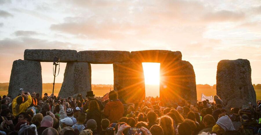 From London: Stonehenge Summer Solstice Sunrise Tour - A 1:00 AM departure for a once-a-year morning