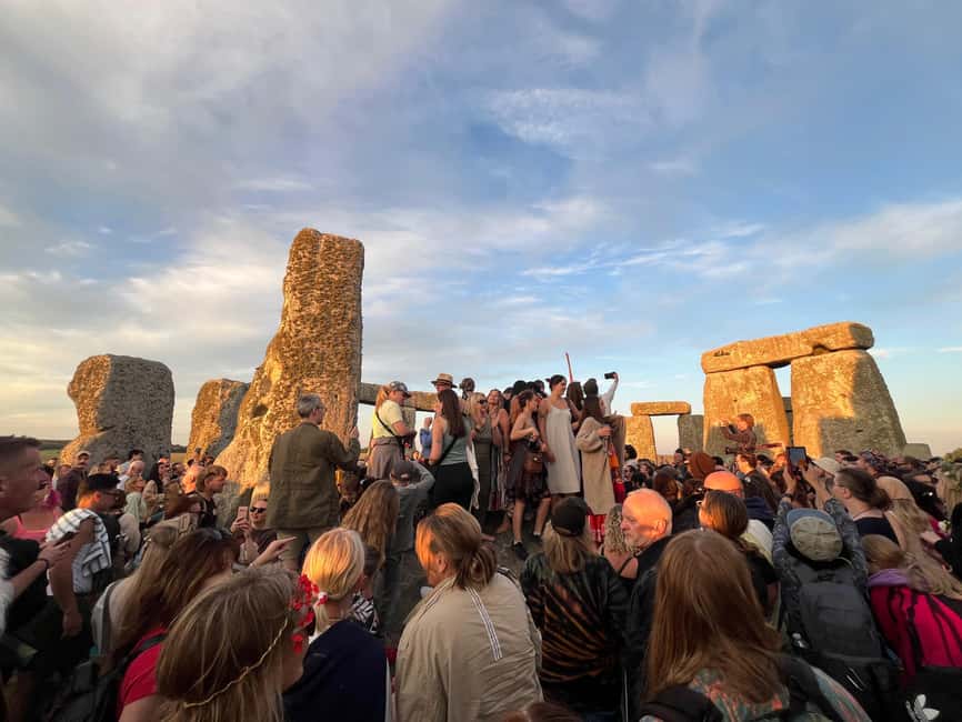 From London: Stonehenge Summer Solstice Sunrise Tour - Timing and crowds: how the morning can feel