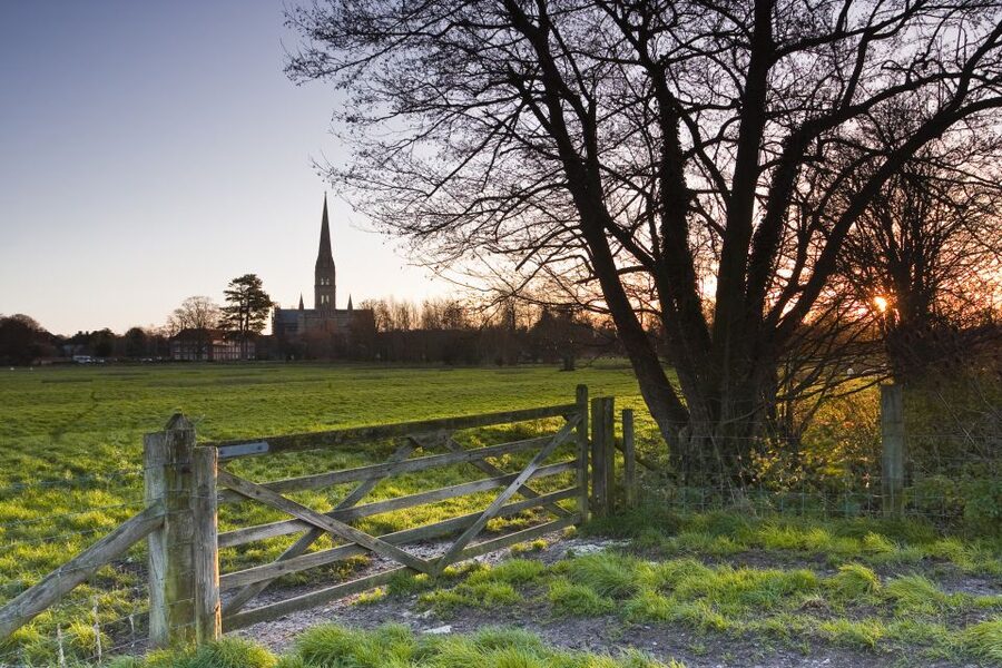 From London: Stonehenge, Windsor and Salisbury Guided Tour - Windsor closure days: what happens on Tuesdays, Wednesdays, and Dec 26