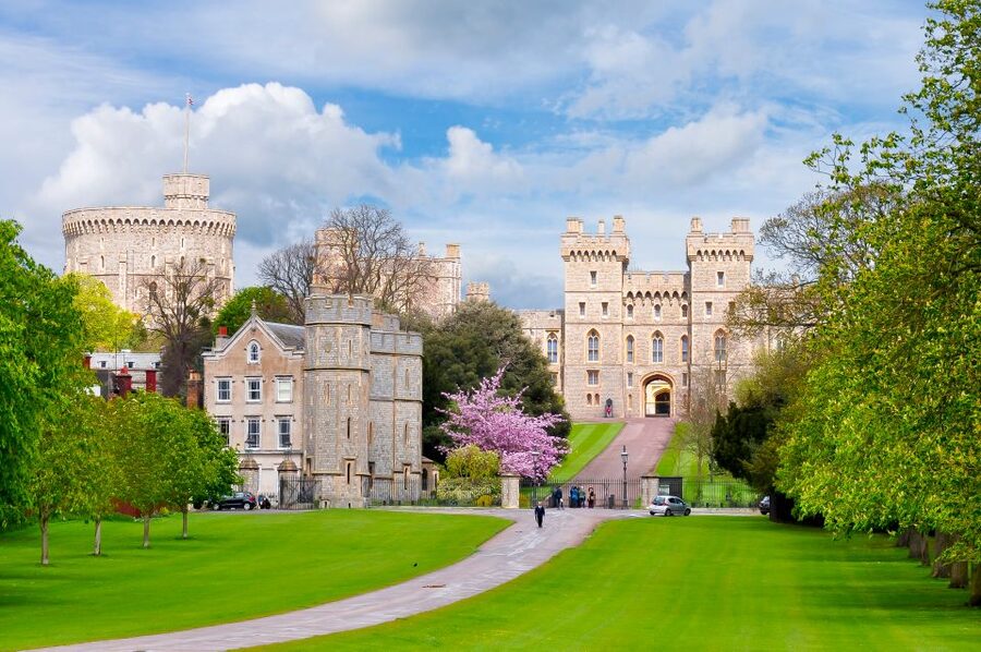 From London: Stonehenge, Windsor and Salisbury Guided Tour - Stonehenge: monoliths, mysteries, and what your guide will focus on